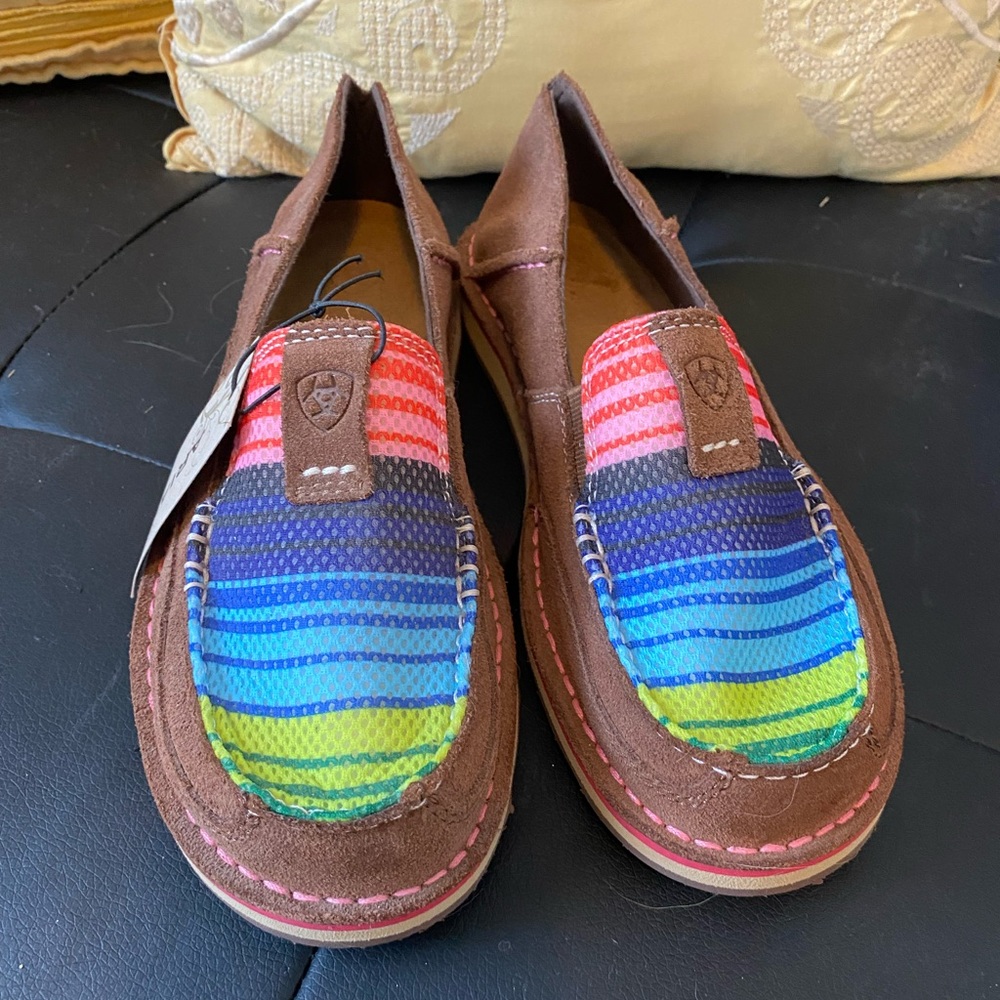 Ariat slides